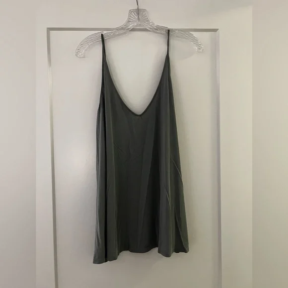 Lightly worn urban outfitters tank top size M - Picture 2 of 3